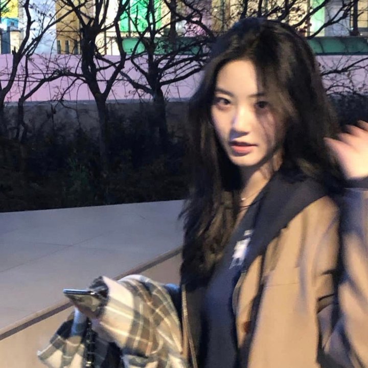 罗娜，阿齐姆的母亲